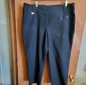 ZAC & RACHEL WOMAN  Sz 20W . Dark Charcoal Black Grey Slip On Pants. Cropped